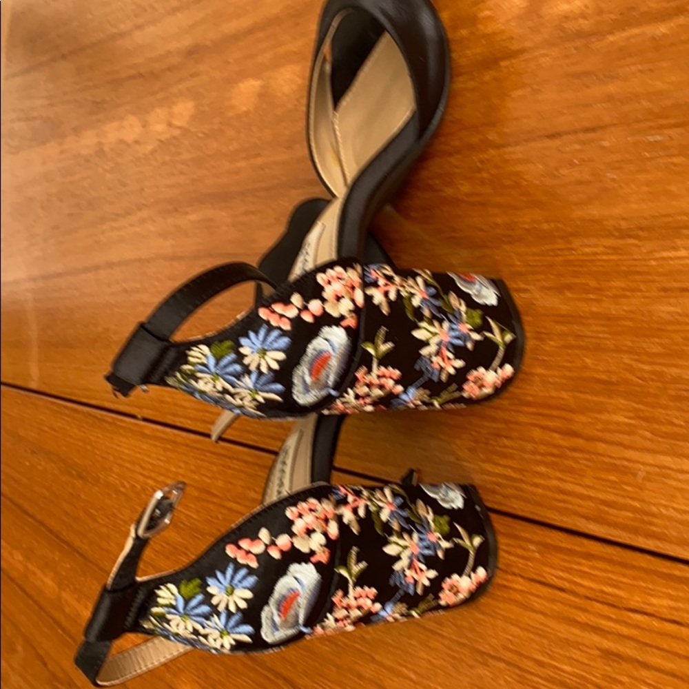 Steve Madden patent and embroidered heels new - Picture 3 of 3